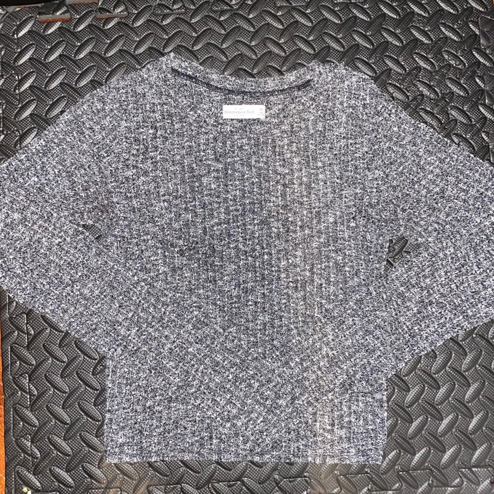 Abercrombie & Fitch Long Sleeve crop top sz M